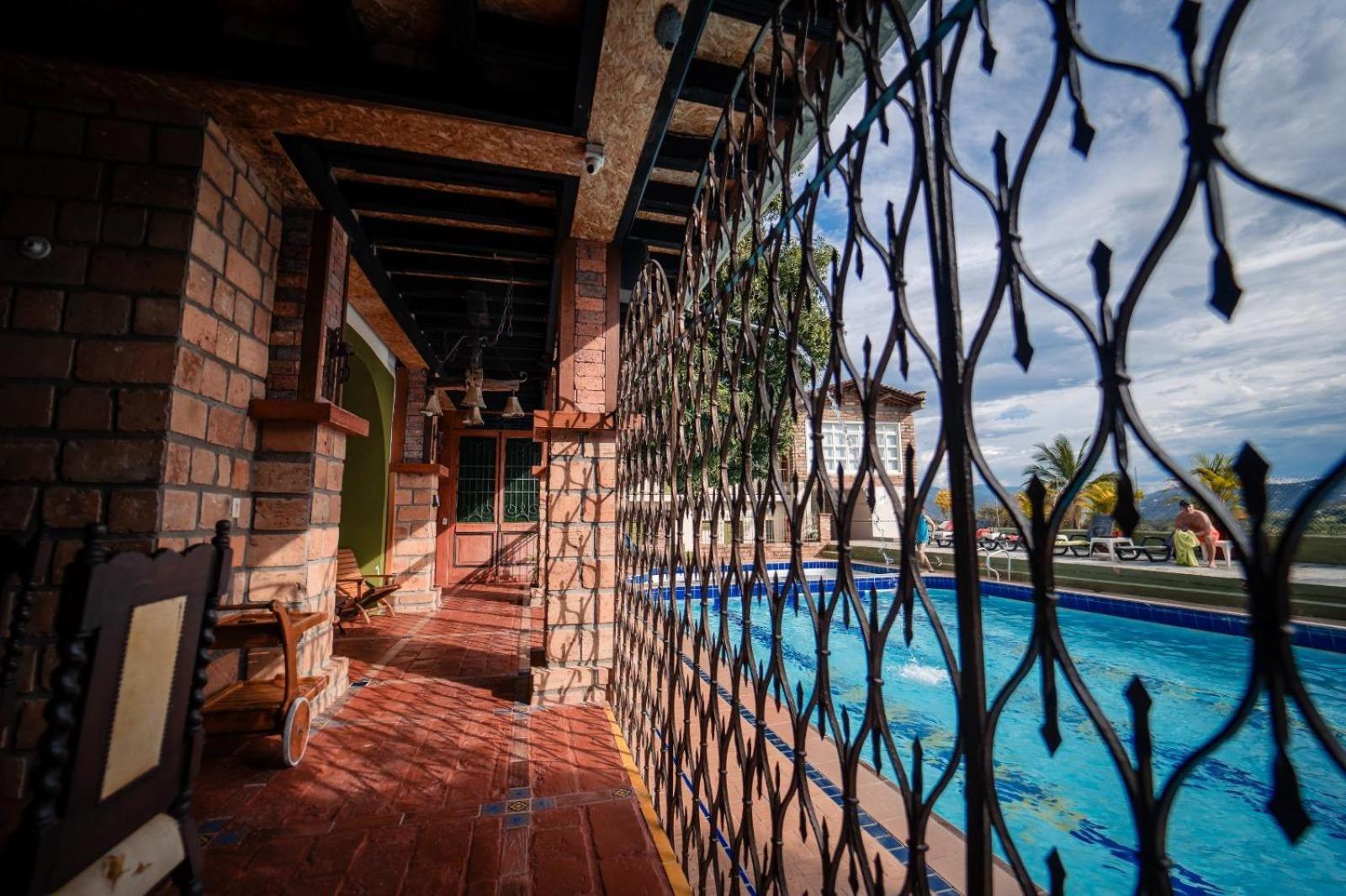 Hosteria De La Plaza Menor Santa Fe de Antioquia Ngoại thất bức ảnh