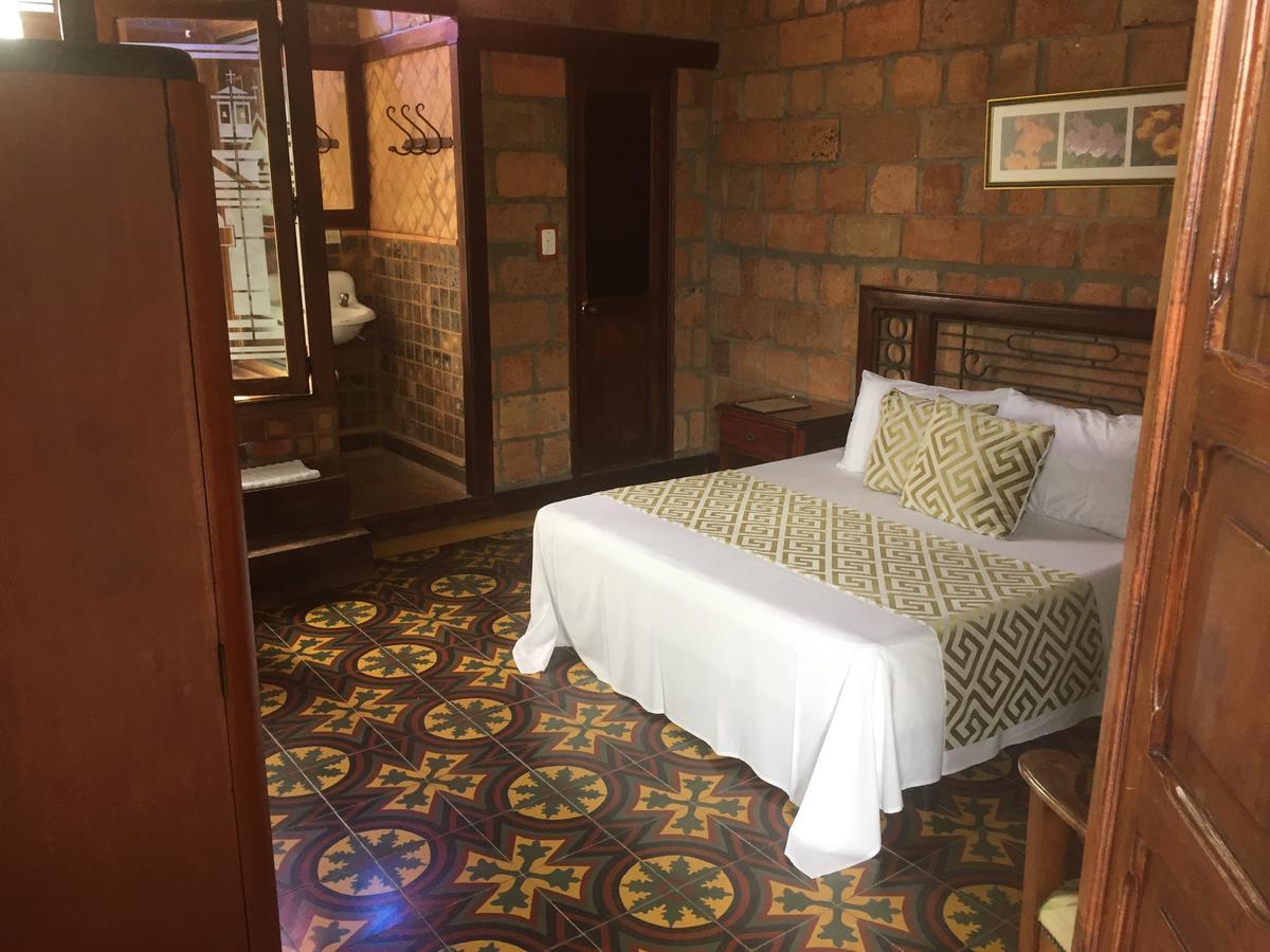 Hosteria De La Plaza Menor Santa Fe de Antioquia Ngoại thất bức ảnh